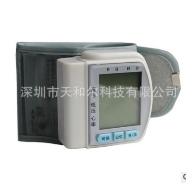 电子血压计现货供应家用血压表手腕式全自动智能腕式语音血压计图1