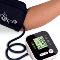 批发充电款手臂式全自动智能语音电子血压计血压测量仪家用